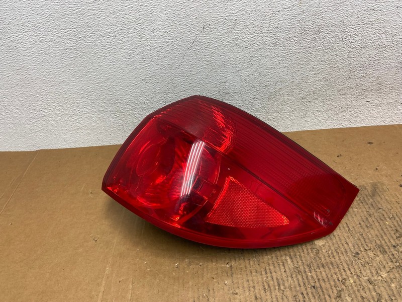 2006 - 2010 Toyota Sienna Right Passenger Side Tail Light AE2620 LK