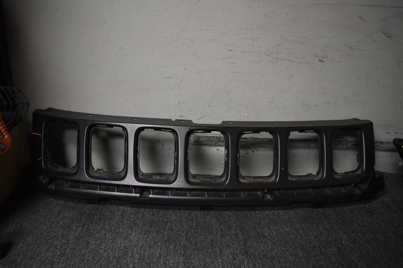 2017-2019 JEEP COMPASS FRONT UPPER GRILLE FACTORY OEM