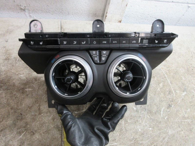 16-24 Chevy Camaro ZL1 OEM Dual Zone Temperature Control Dash Panel w/ Vents