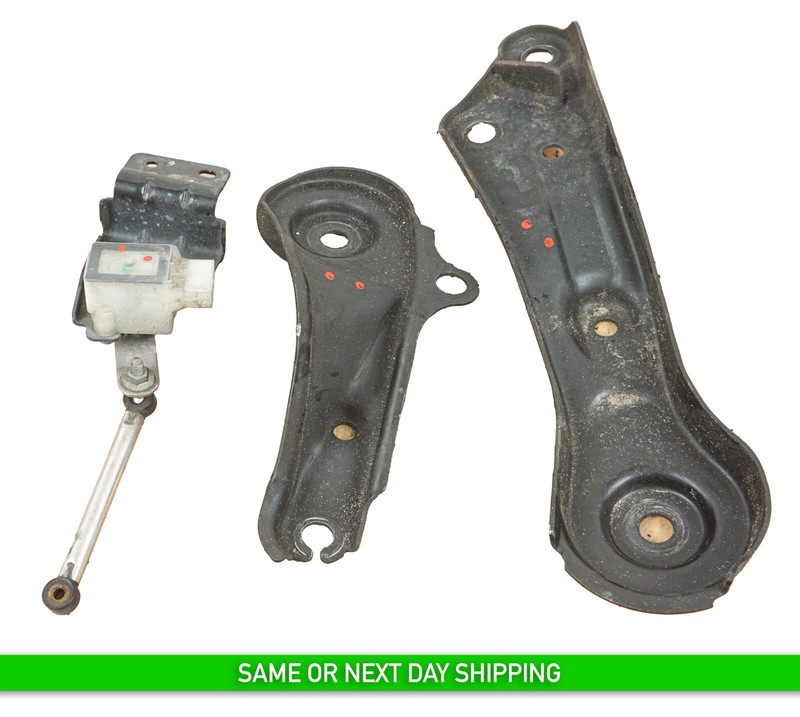 2014 - 2017 HONDA ODYSSEY FRONT RIGHT PASSENGER SIDE SUBFRAME SUPPORT OEM