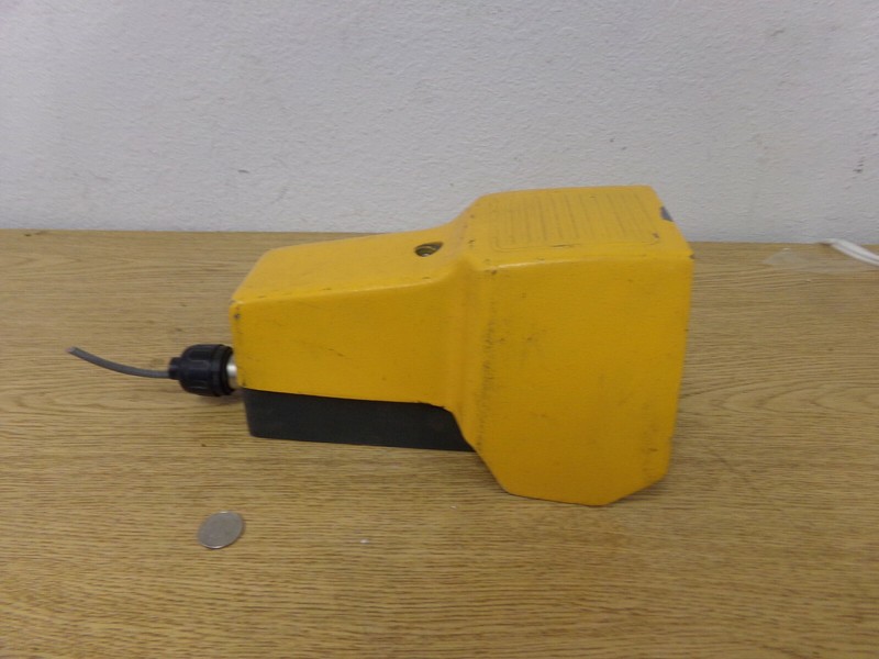 Industrial Yellow Foot Pedal EMAS K25011 U: 250 AC I: 2A Ith 20A Ts en 60947-5-1