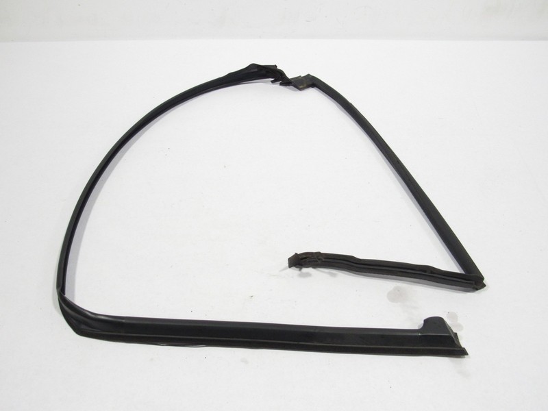 14-17 Land Range Rover 2016 L405 Front Left Door Upper Weatherstrip Seal ;:Y