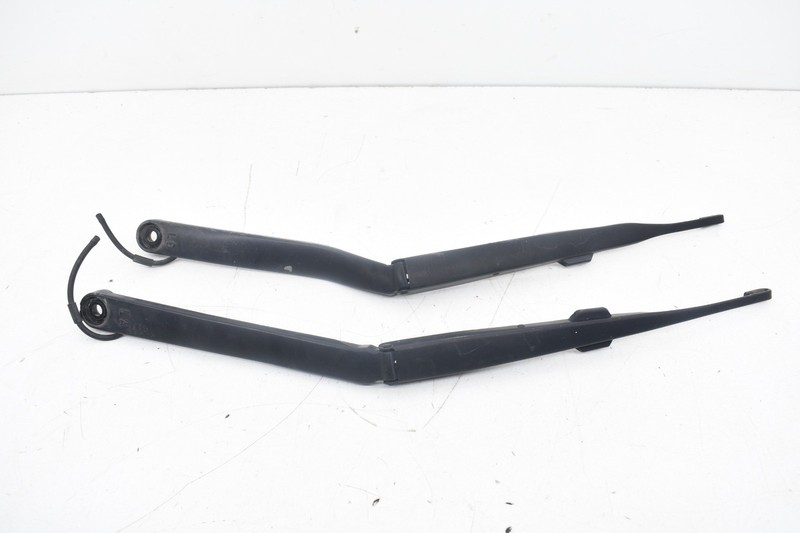 2004 NISSAN 350Z Z33 SET OF 2 LEFT & RIGHT WINDSHIELD WIPER ARM SET OEM KW82