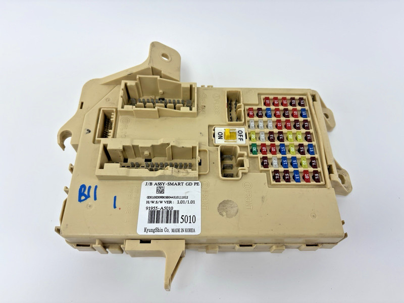 2016-2017 HYUNDAI ELANTRA GT Cabin Fuse Box Control Interior OEM 91955A5010