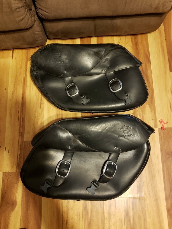 HARLEY DAVIDSON OEM DYNA LEATHER SADDLEBAGS read description