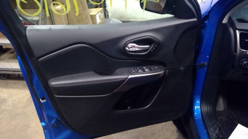 CHEROKEE2022 Driver Left Front Door Trim Panel 1782157