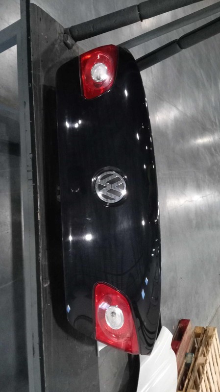2009 Volkswagen CC Black Deck Lid Trunk OEM 3C8827025C 182K Miles