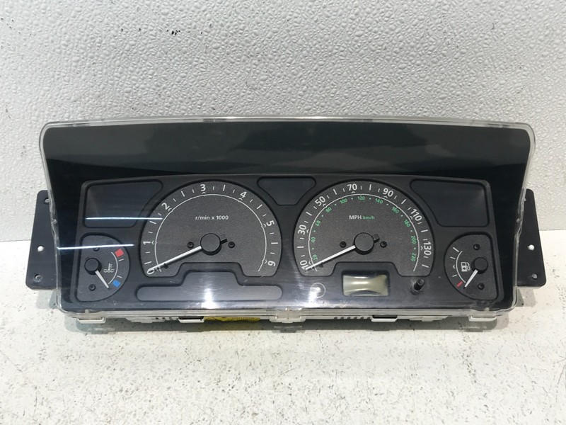 1999-2004 Land Rover Speedometer Instrument Cluster Odometer 106K OEM YAC001490