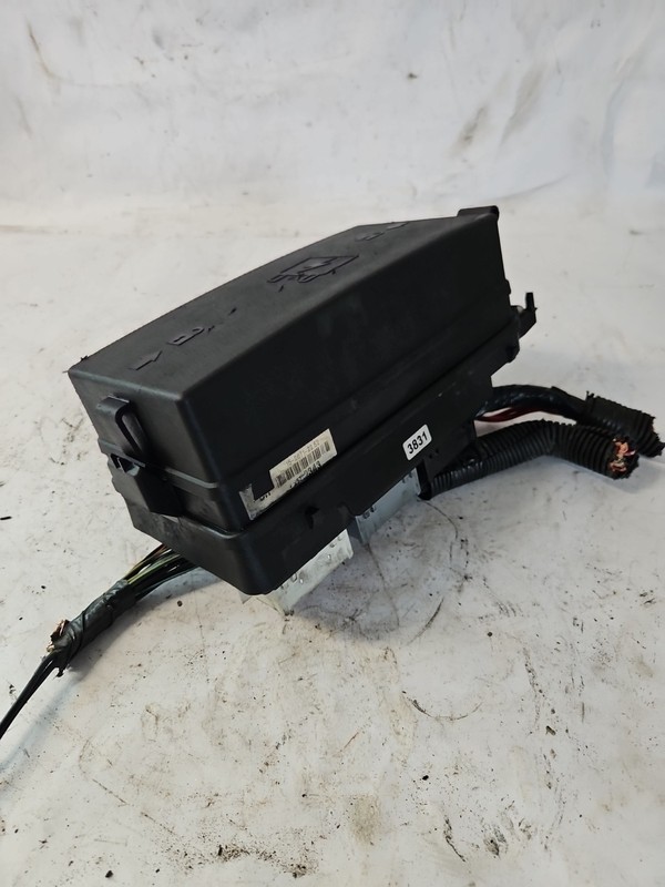 00 - 05 CADILLAC DEVILLE OEM POWER RELAY JUNCTION ENGINE FUSE BOX 25722343