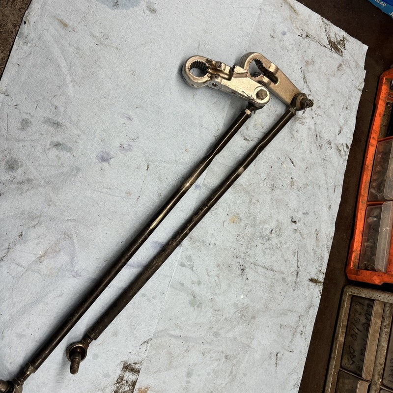2006 Yamaha SX Viper 700 snowmobile front ski spindles Arms And Rod Ends