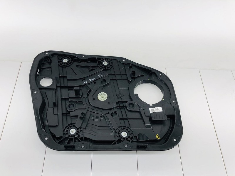 16-21 HYUNDAI TUCSON FRONT LEFT DRIVER SIDE WINDOW REGULATOR & CARRIER OEM