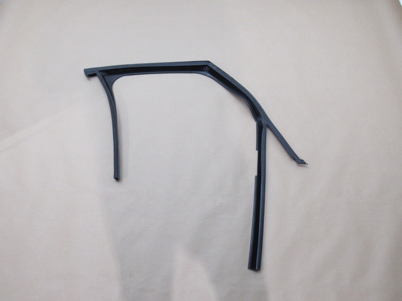 Mini Cooper Countryman S 2024 Front Right Door Window Weatherstrip Seal 23-25 ;