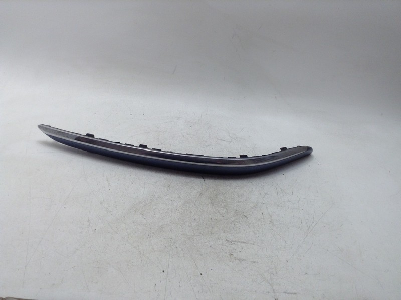 09-11 HYUNDAI GENESIS FRONT RIGHT PASSENGER SIDE BUMPER MOLDING TRIM BLUE OEM