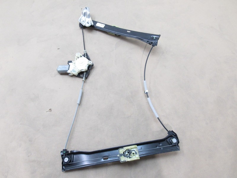 Volkswagen Jetta GLI 2022 Front Right Door Window Regulator Motor 18 - 25 >