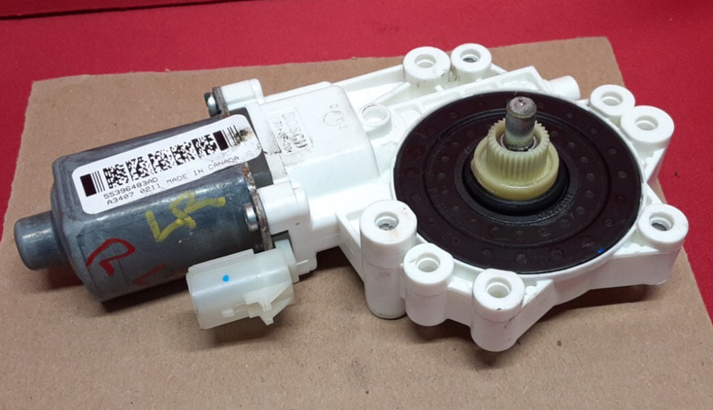 2006 - 2010 Jeep Commander REAR LEFT DRIVER Window Motor 55396483AD