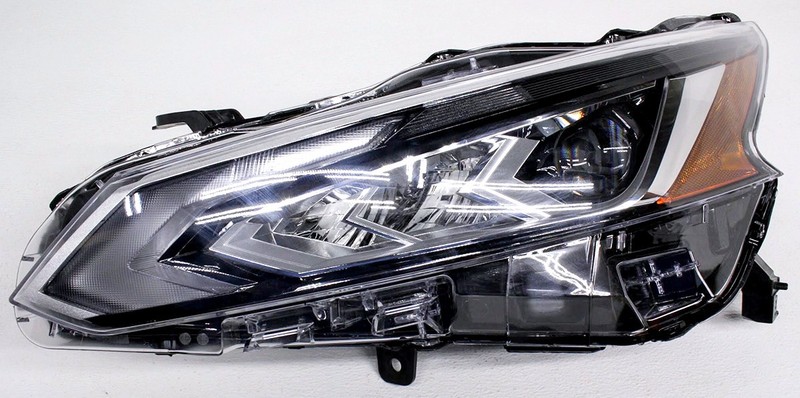 OEM Nissan Altima Left Driver Side LED Headlamp Tab Missing 26060-6CA6A