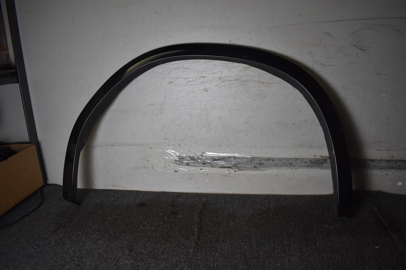 BMW X3 FENDER TRIM FACTORY OEM