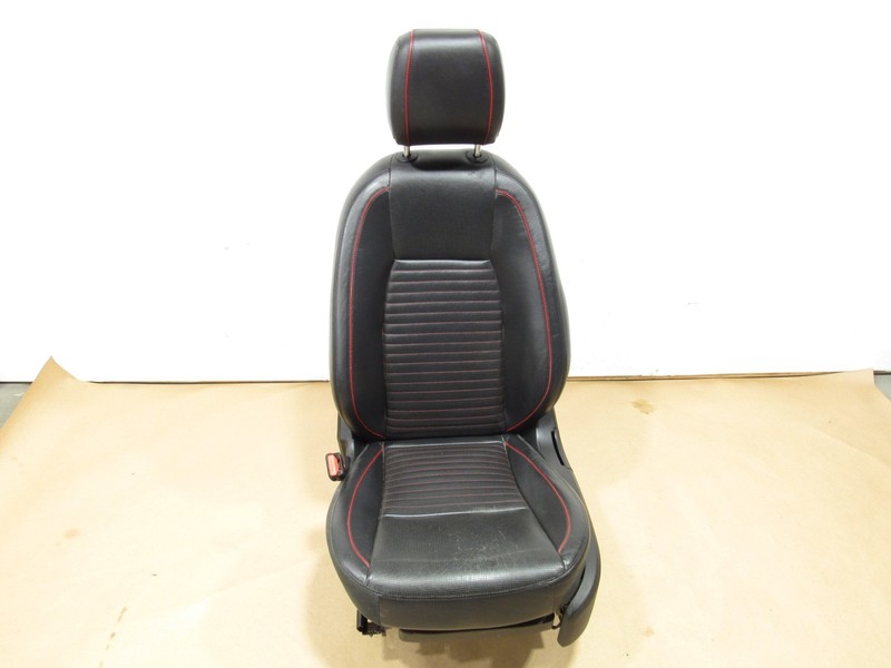 15-19 Land Rover Discovery Sport 2018 L550 Front Left Seat Cushion Assembly ;