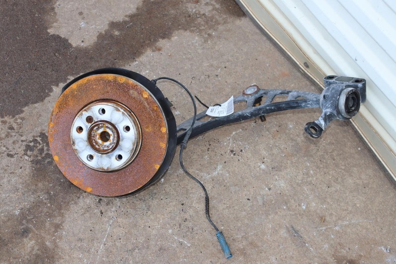 2013-2016 MINI COOPER COUNTRYMAN FWD FRONT LEFT SPINDLE KNUCKLE WHEEL HUB OEM