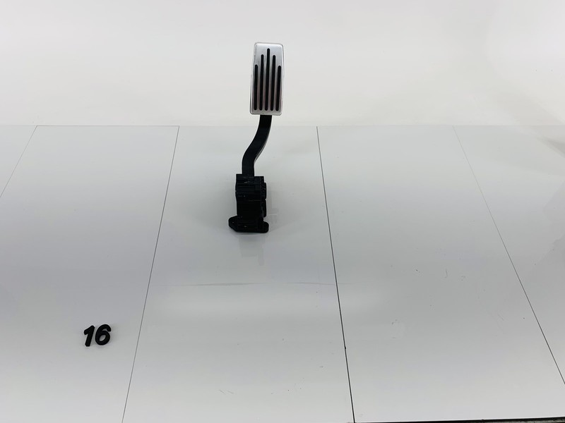 17-23 TESLA MODEL 3 LONG RANGE THROTTLE ACCELERATOR GAS PEDAL OEM
