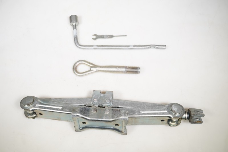 2005-2008 Infiniti FX35 FX45 Emergency Spare Tire Jack & Tool Kit Assembly OEM
