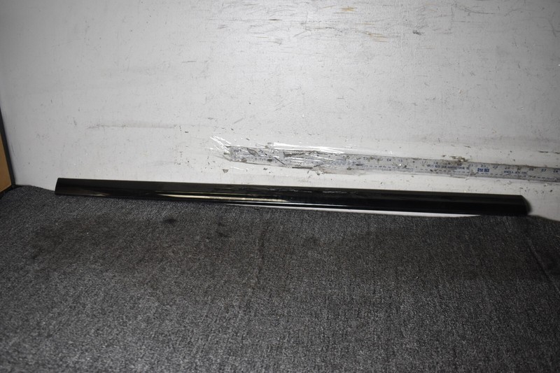 2020 BMW X7 FRONT LEFT DOOR MOLDING FACTORY OEM