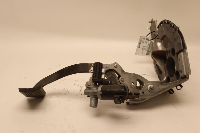 2007-2013 CHEVY AVALANCHE PARKING BRAKE STOP PEDAL W/ BRACKET OEM