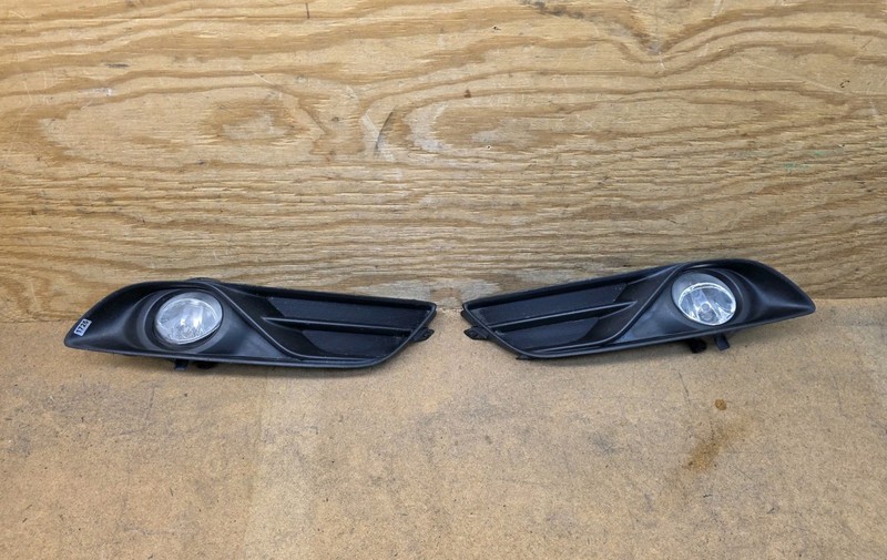 2013 2014 2015 Nissan Sentra Front Bumper FogLight Lamps With Covers Bezels OEM