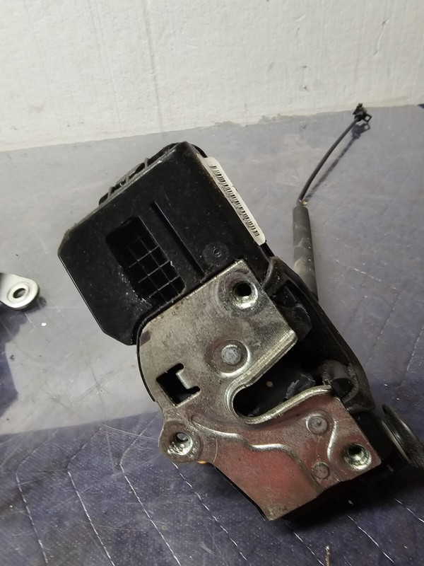 07 08 09 2010 Pontiac G5 Cobalt Left rear Driver Power Door Latch Lock Assembly