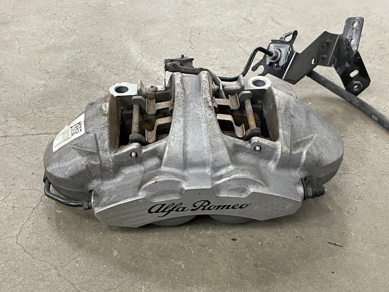 2018-2022 Alfa Romeo Stelvio Front Right Passenger Brake Caliper 1526 OEM