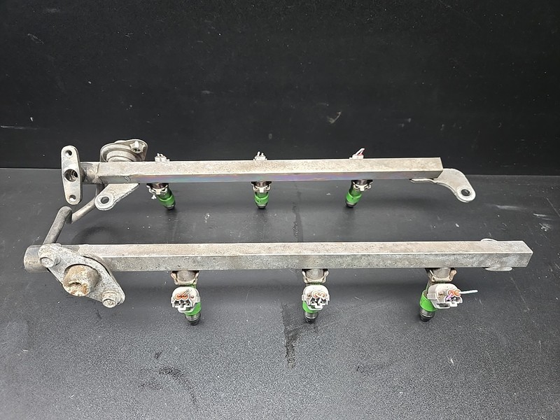 2014-2020 INFINITI Q50 Hybrid 3.5L Sedan Fuel Injection Rail With Injectors