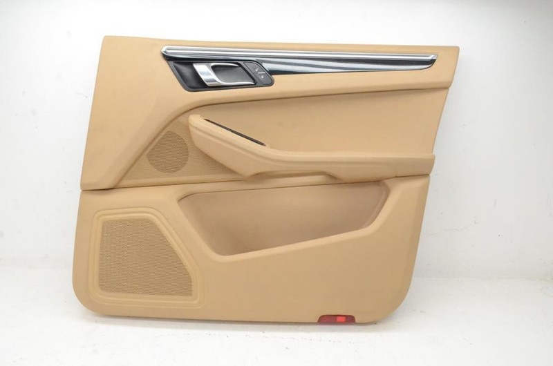 2016 Porsche Macan S 3.0L Passenger Front Tan Door Trim Panel with Handle