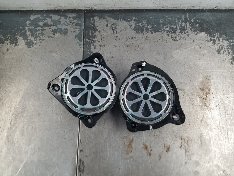 2016 Mercedes AMG C 63 S Burmester Front Woofer Speakers #4566 Y4
