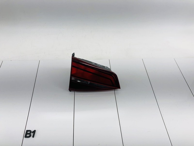 16-18 VOLKSWAGEN JETTA REAR LEFT DRIVER SIDE INNER TAIL LIGHT BRAKE LAMP OEM
