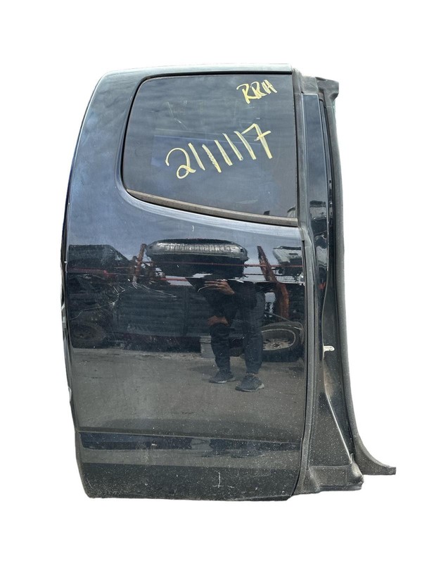 Chevrolet Colorado door 2015 to 2021 rear right extended cab has minor scratches