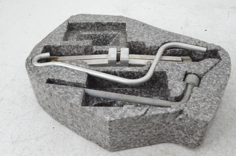 1990-1996 Nissan 300ZX Z32 2+2 Jack with Tools and Holder