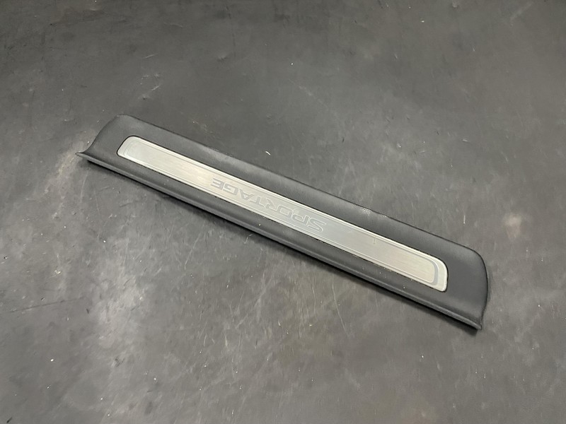 Front Left Door Sill Scuff Plate Insert 2018 Kia Sportage 85873-D9500 2017 -2022
