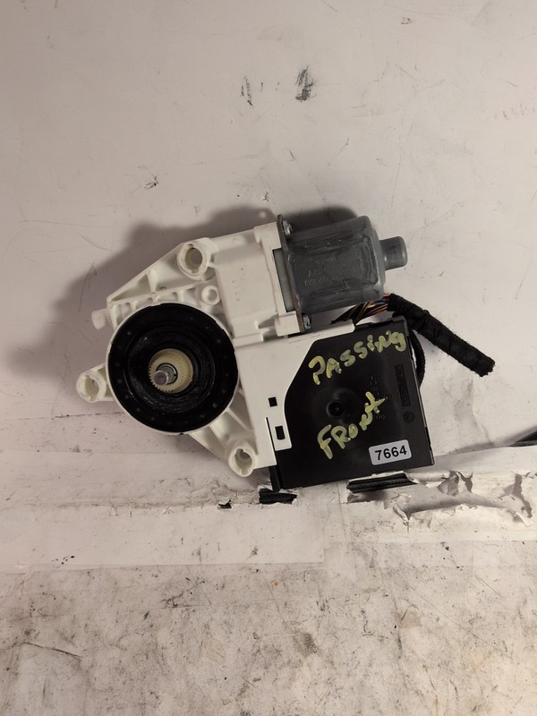 2005-2008 Volkswagen Jetta Passenger Front RH Window Motor OEM 1K5837402AH OEM