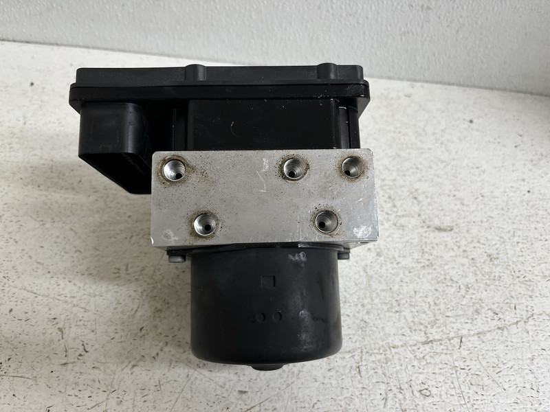 2006 Nissan Frontier 2.5 2X4ABS Anti Lock Brakes Pump Brake Module 47660 EA000