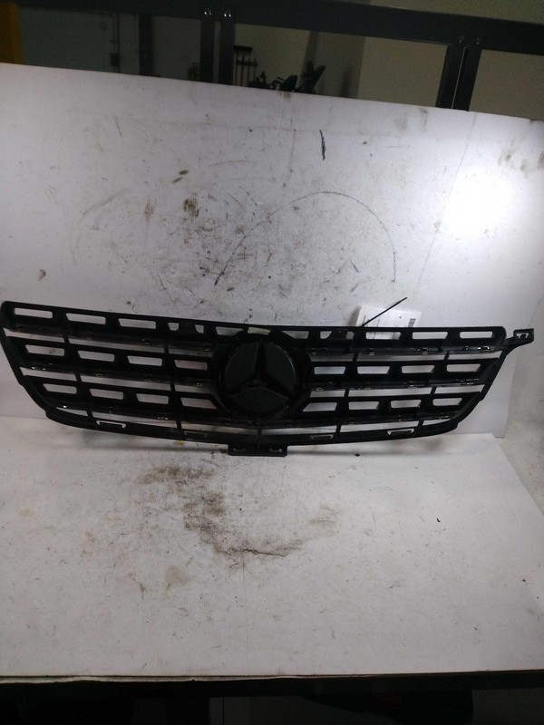 2015 Mercedes-Benz ML-Class Grille Brown OEM 1668801085 Used 136K Miles