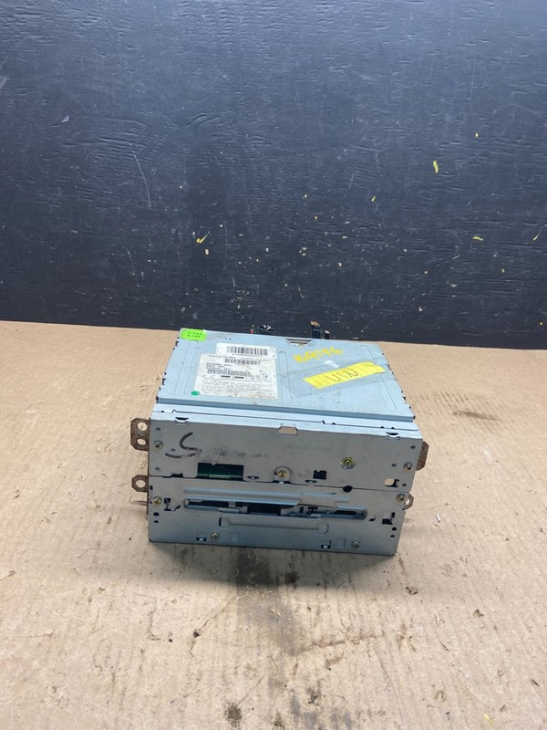 2004 2005 Nissan Armada QX56 Radio Stereo Audio CD Player Receiver Q9176DG