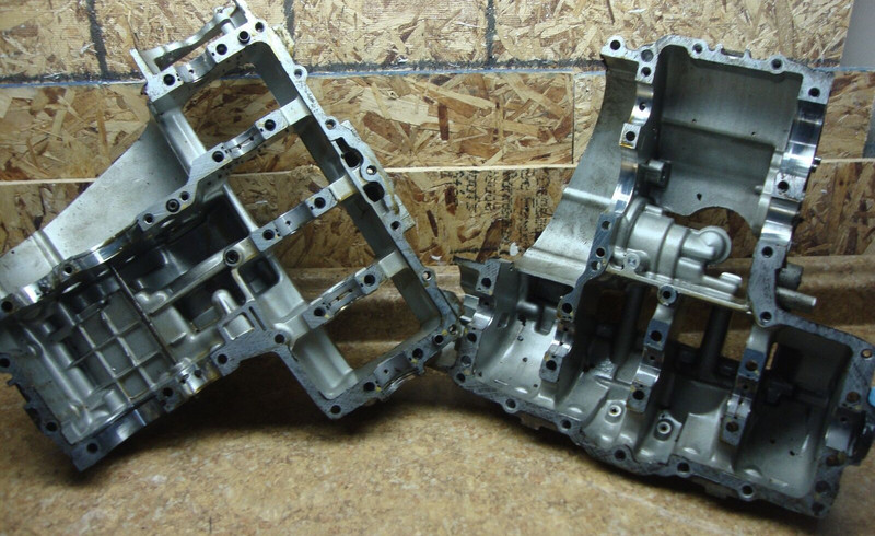 2001 Kawasaki Ninja ZX750 ZX 750 ZX7 R P Engine Casing Case Crank Lower End K9