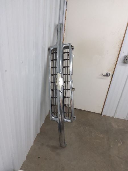 Grille Excluding Ltz Chrome Fits 00-06 SUBURBAN 1500 269928