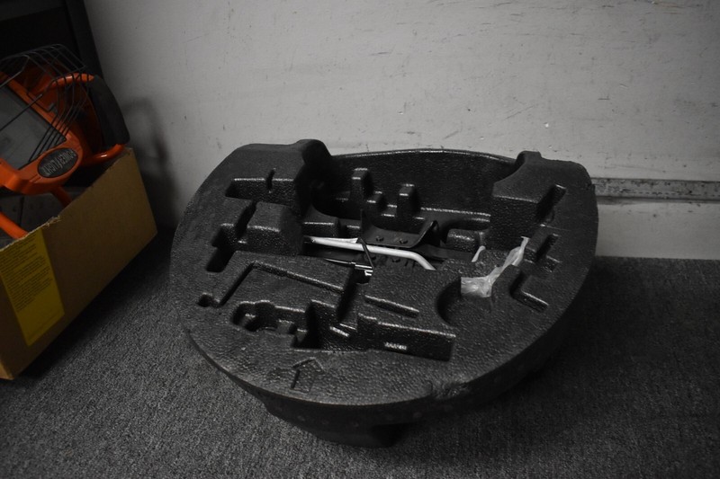 2014-2017 MASERATI GHIBLI JACK AND TOOL SET FACTORY OEM
