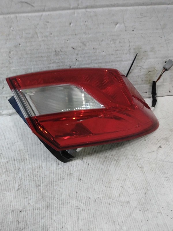 2018 Chevrolet Cruze Left Tail Light Assembly Black 653732 Used 130K Miles
