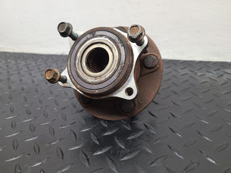 06-13 Suzuki Grand Vitara Front Wheel Hub Assembly OEM 43402-57L51