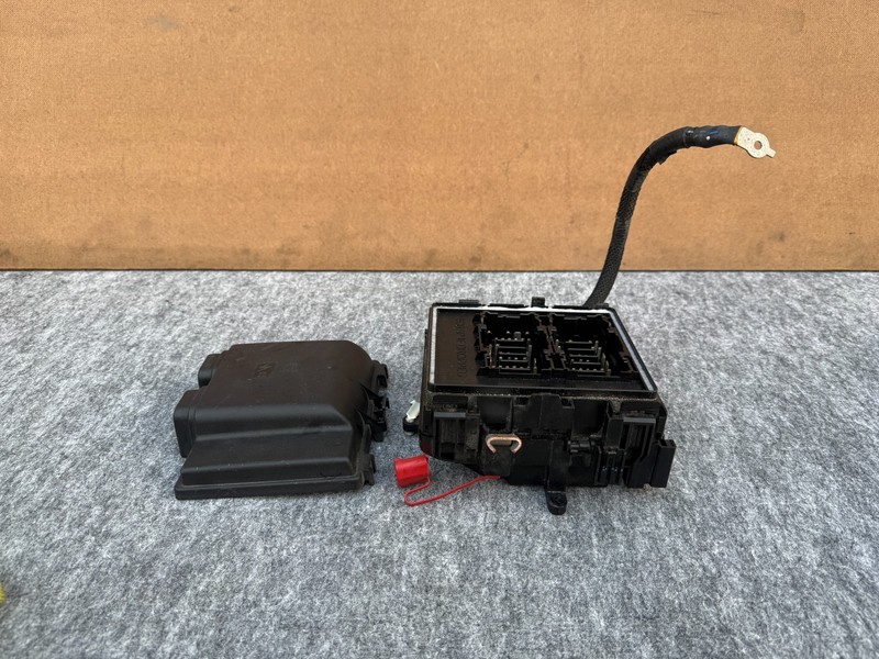 FORD MUSTANG MACH-E 2021-2025 OEM UNDER HOOD ENGINE BAY JUNCTION FUSE BOX UNIT