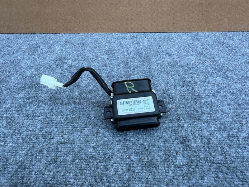 HYUNDAI GENESIS SEDAN & G80 15-20 OEM FRONT RIGHT SEAT BACK AIR DUCT CONTROLLER