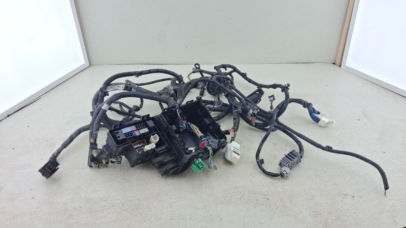2017-2020 NISSAN ROGUE ENGINE BAY ROOM WIRE WIRING HARNESS HAS ONE MISSING WIRE