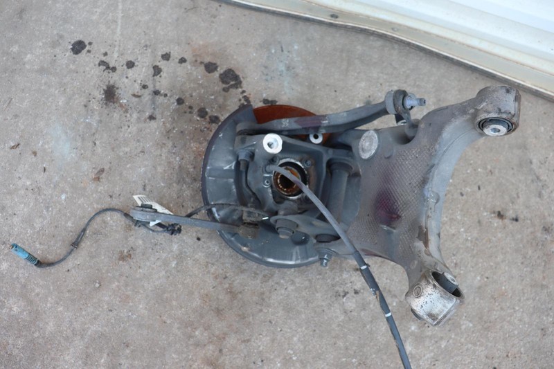 2008-2010 BMW 535I RWD REAR RIGHT SPINDLE KNUCKLE WHEEL HUB W/ CONTROL ARMS OEM